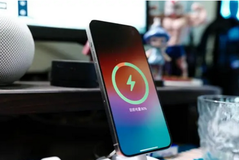永州苹果15换屏服务分享用什么充电器给iPhone15充电更好 